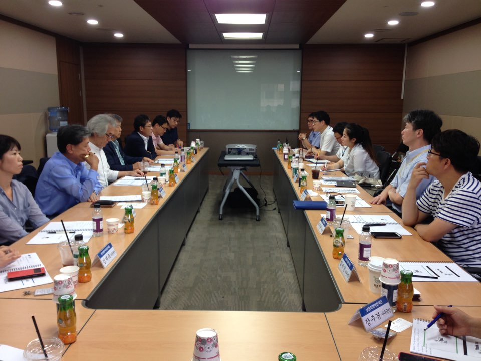 한국지역재단협의회, 행정자치부와 지역재단 활성화를 위한 간담회 개최 - 행정자치부, 지역재단 활성화를 위한 대책으로 지역공동체법 준비 중