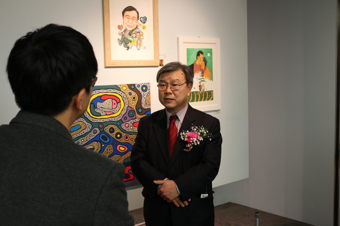 나눔이란 받은 사랑의 샘에서 길어 올린 생수죠 - 부천희망재단 정인조 이사장, 아너 소사이어티 부천 8호 가입.  ‘지역재단 활성화 및 지역사회 공동체 발전을 위해 기부’