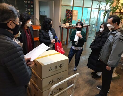 아이들에게 전하는 마스크와 손소독제